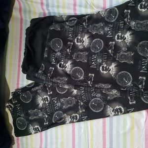 Edgar Allen Poe themed leggings size Curvy